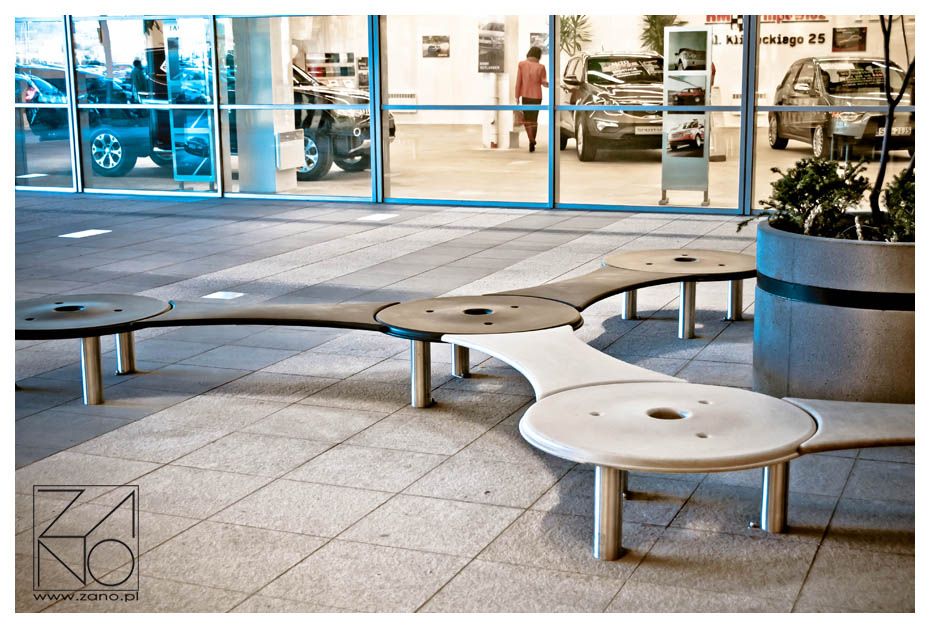 klupa od nehrđajućeg čelika s utorima