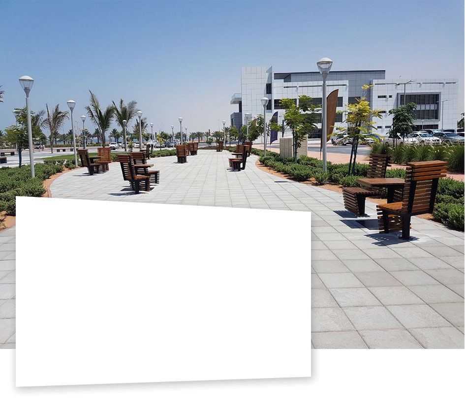 Moderne gradske klupe od nehrđajućeg čelika i egzotičnog drva