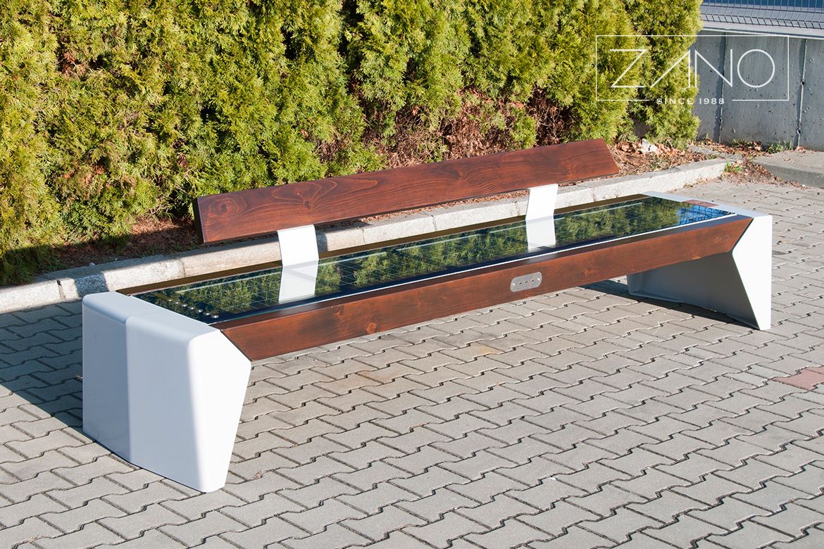 Drvo smreke obojeno u orah | Solarna klupa Photon