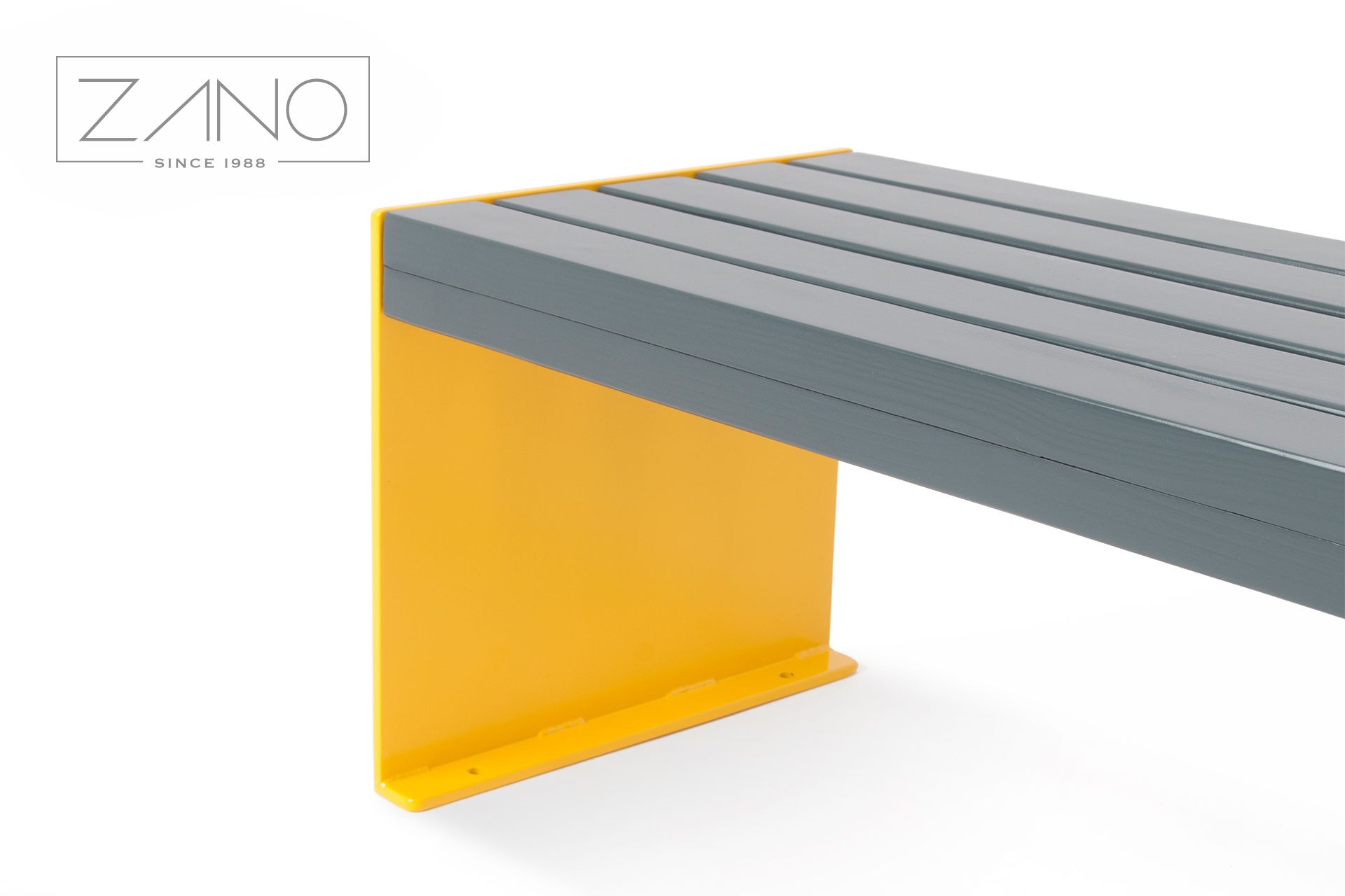 Klupa od obojenog čelika