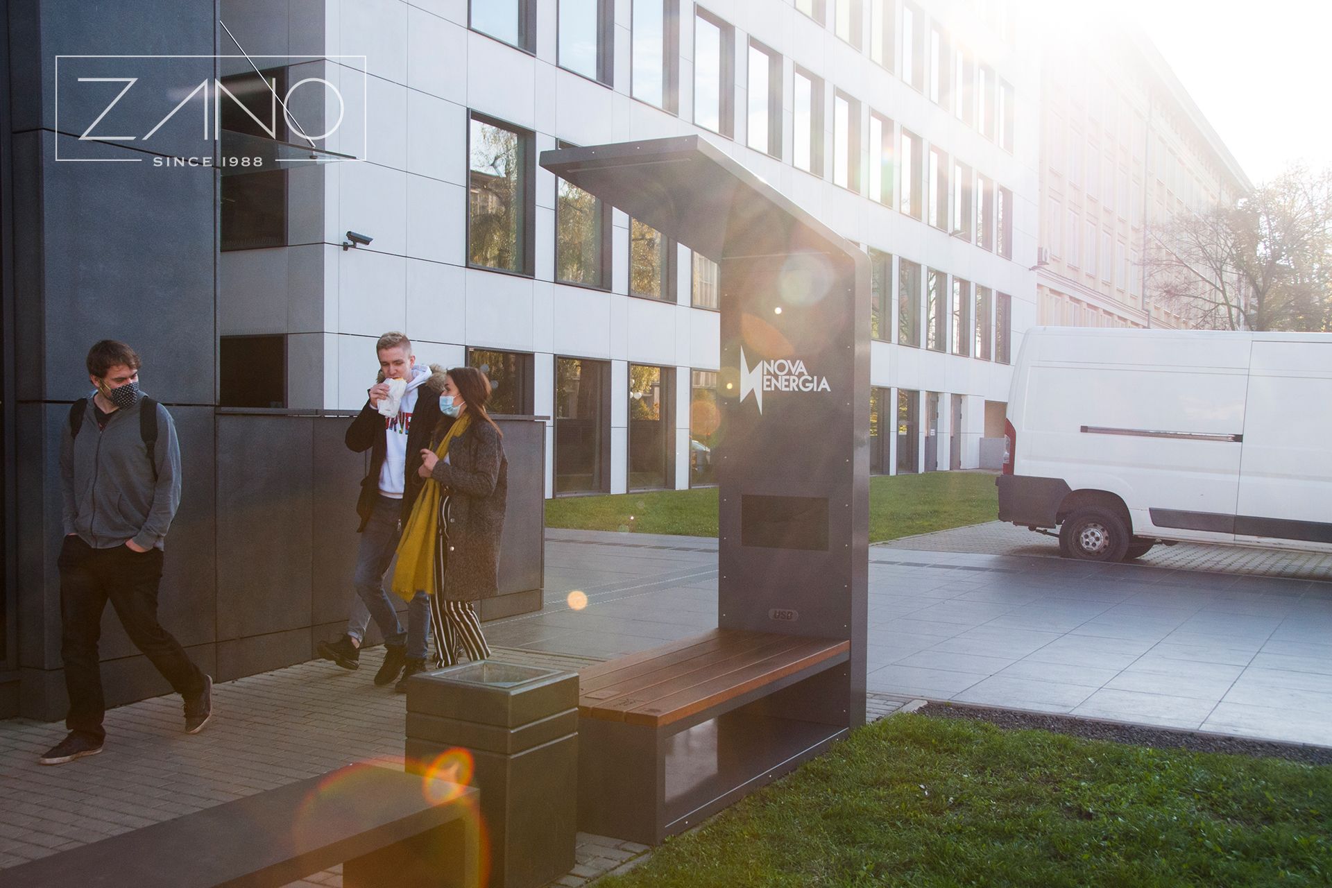 Urbana solarna klupa Nova Energia