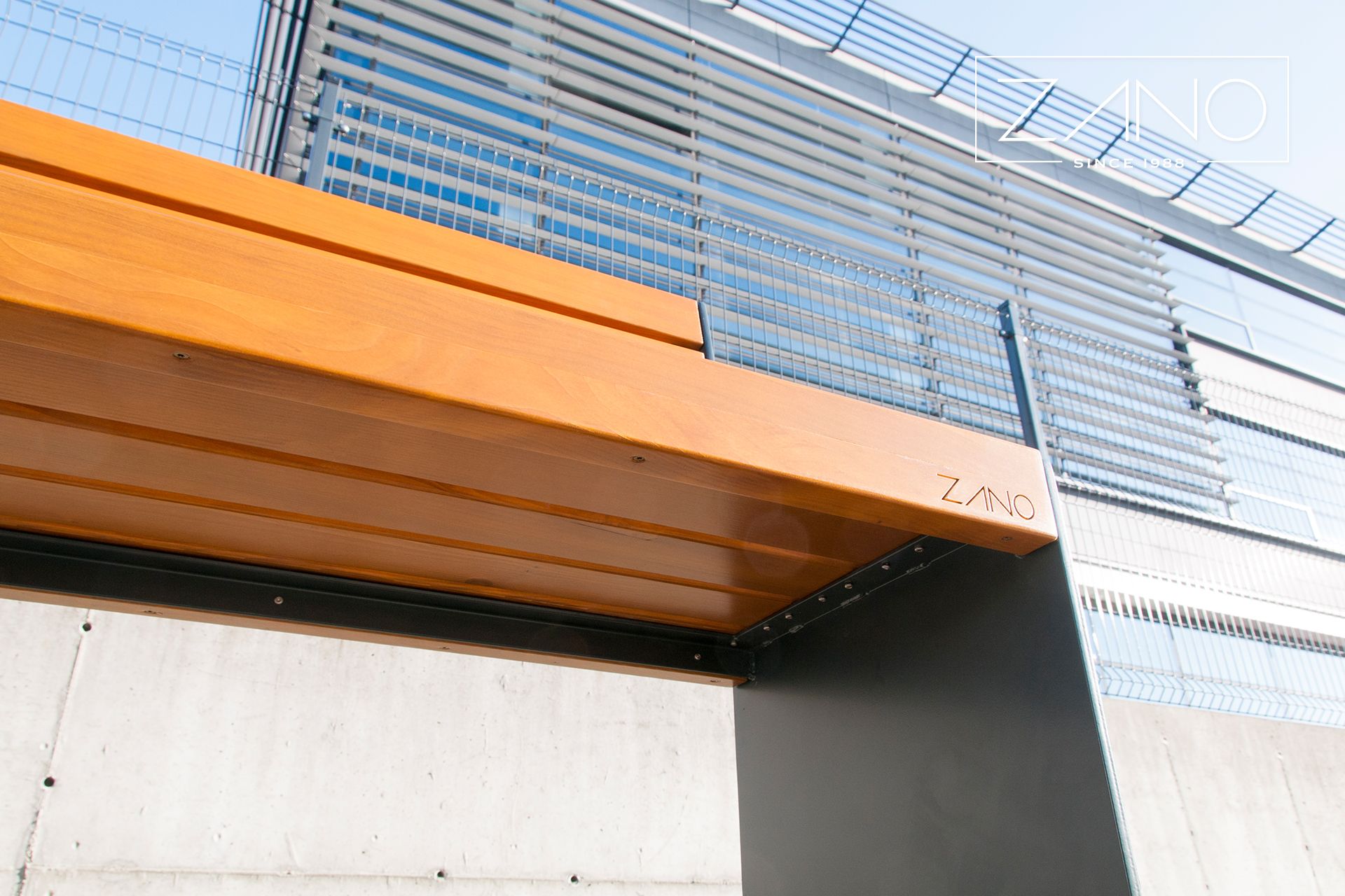 Jednostavna gradska klupa marke ZANO city furniture