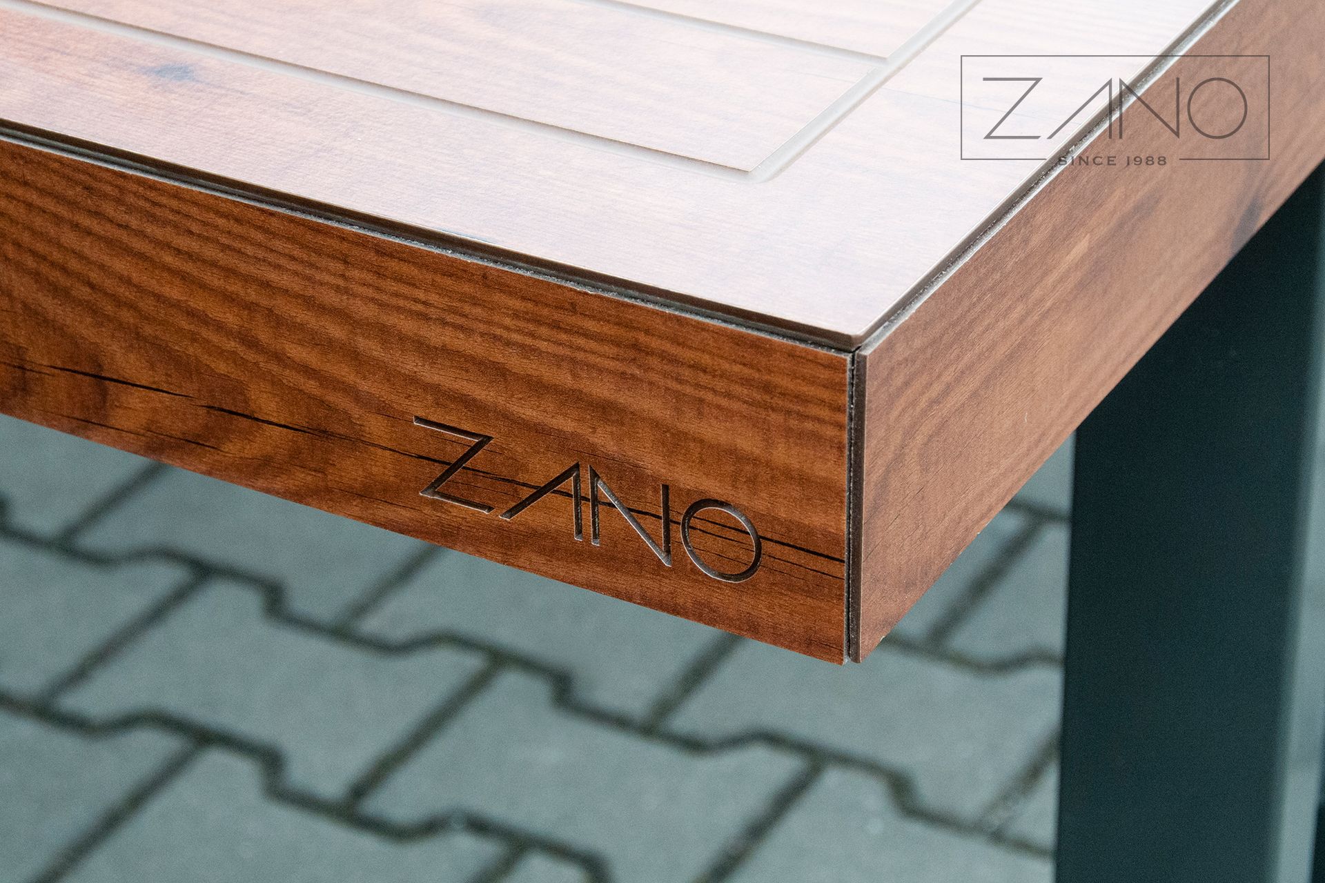 Ulični namje&scaron;taj izrađen od HPL ploča i čelične konstrukcije