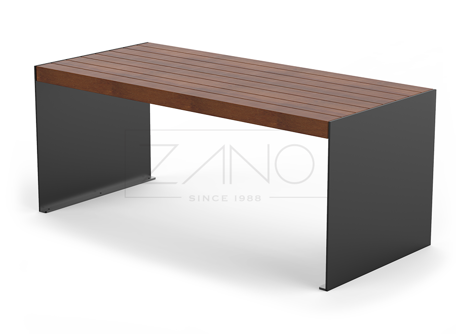 Stol s drvenom pločom