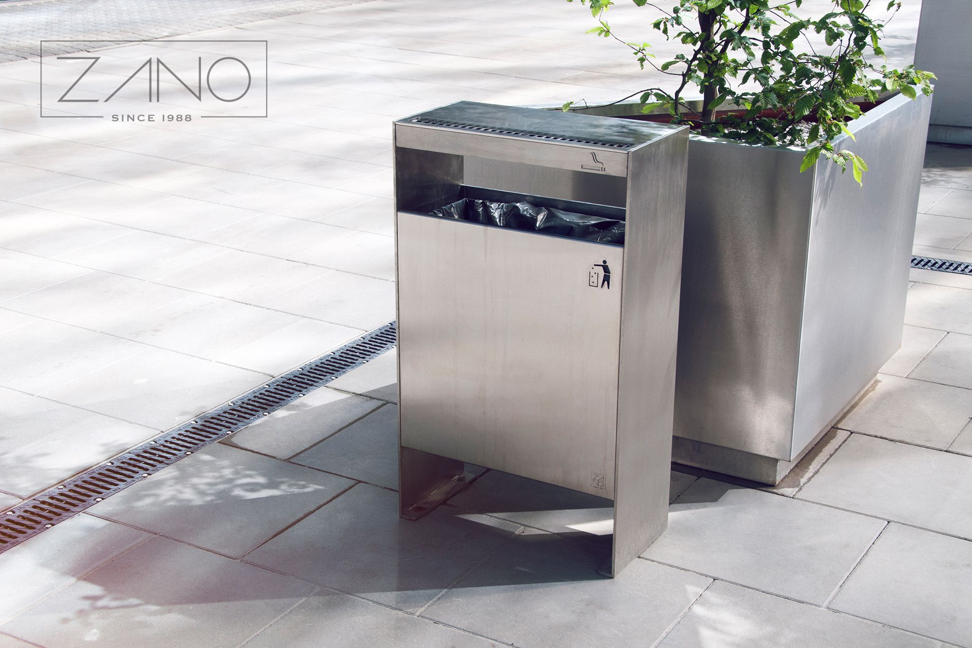 Ulična kanta za smeće s pepeljarom