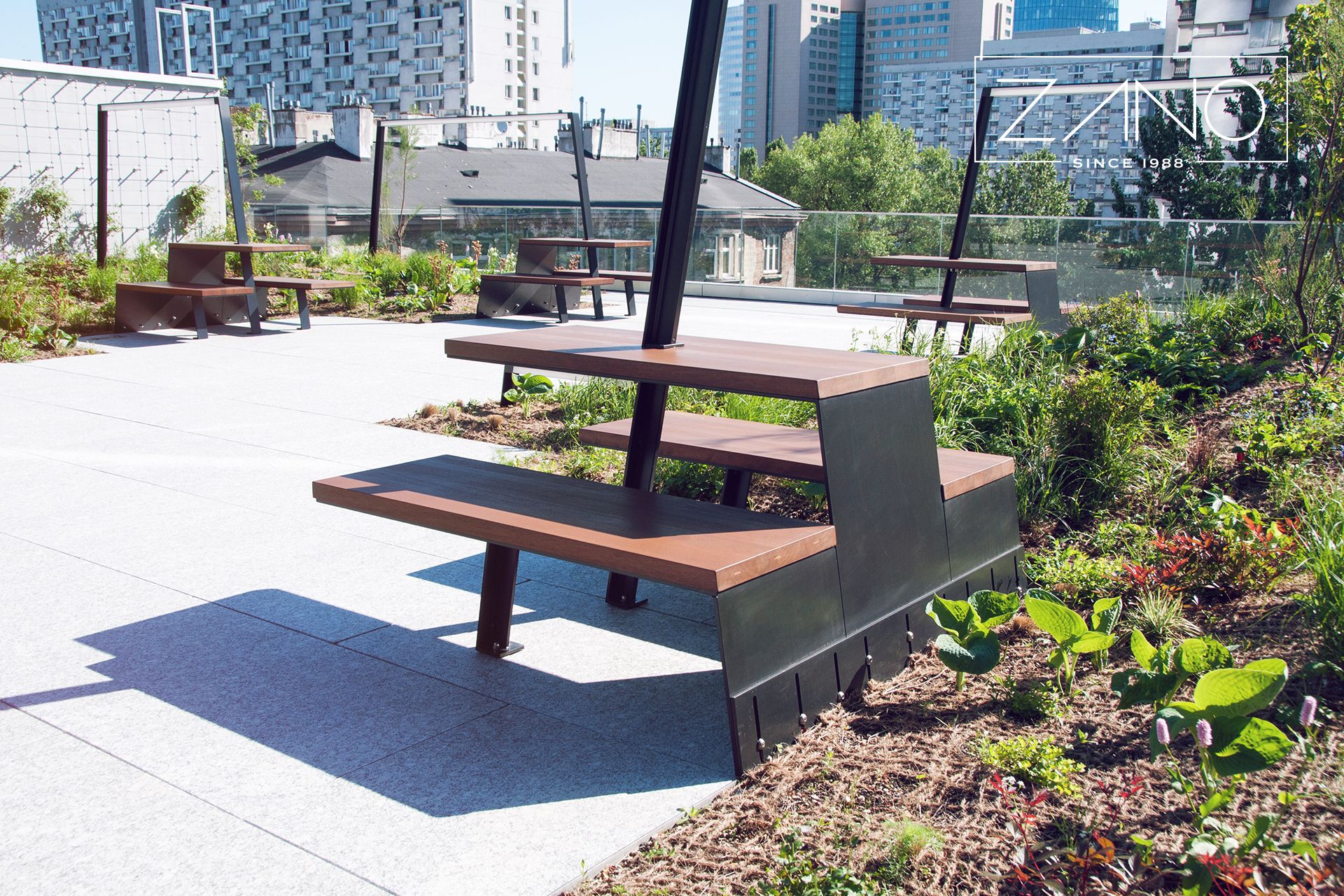 Čelični ulični namje&scaron;taj izrađen po mjeri