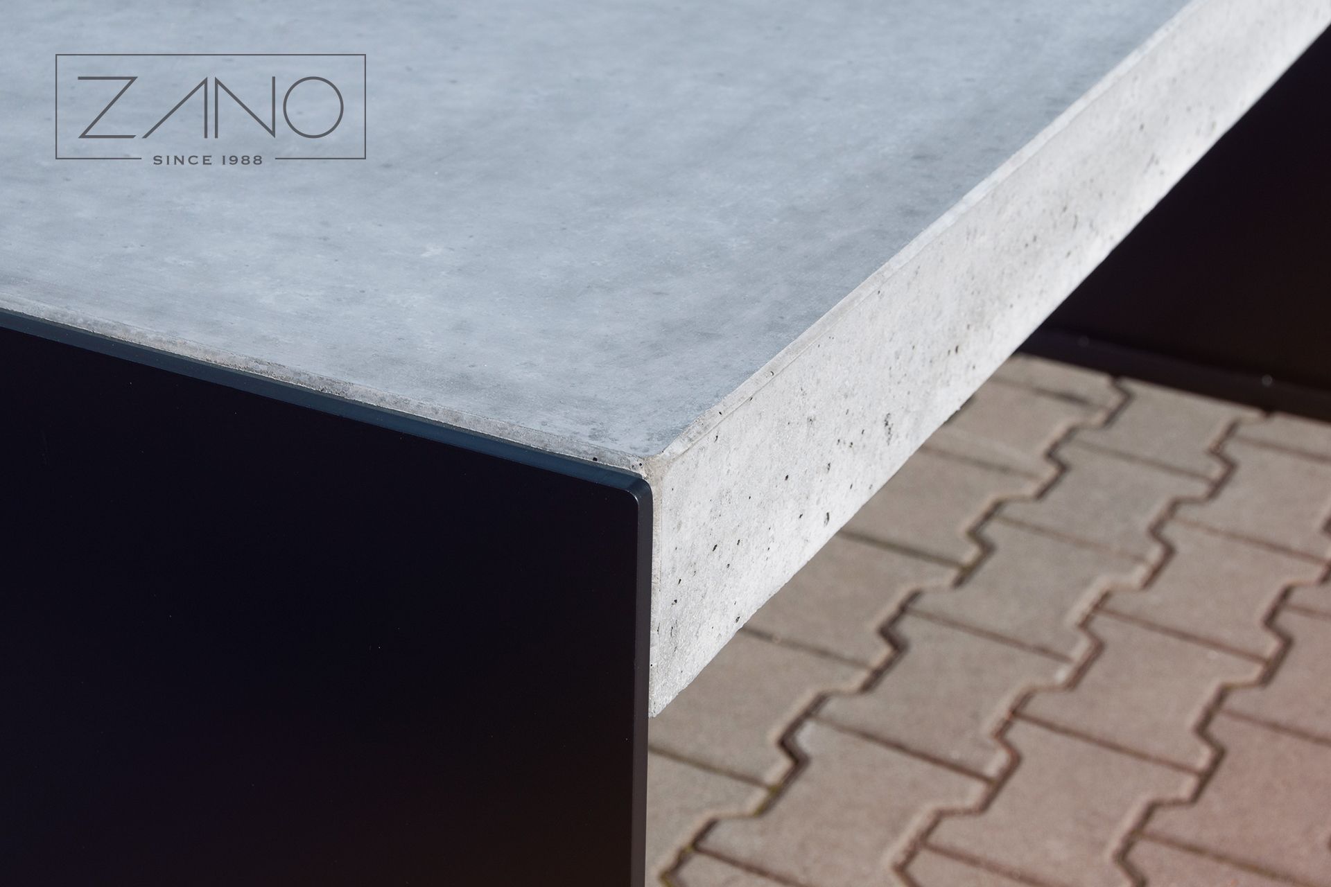 ulični namje&scaron;taj od čelika i betona